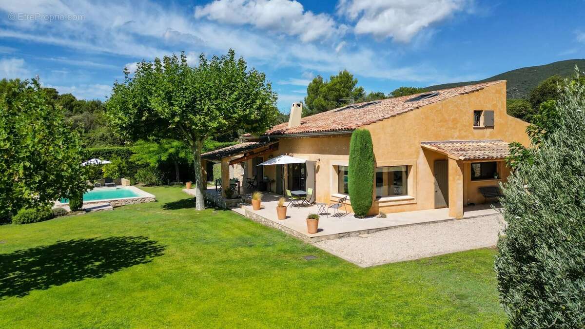 Propriété entre Vaugines et Lourmarin - photo 28