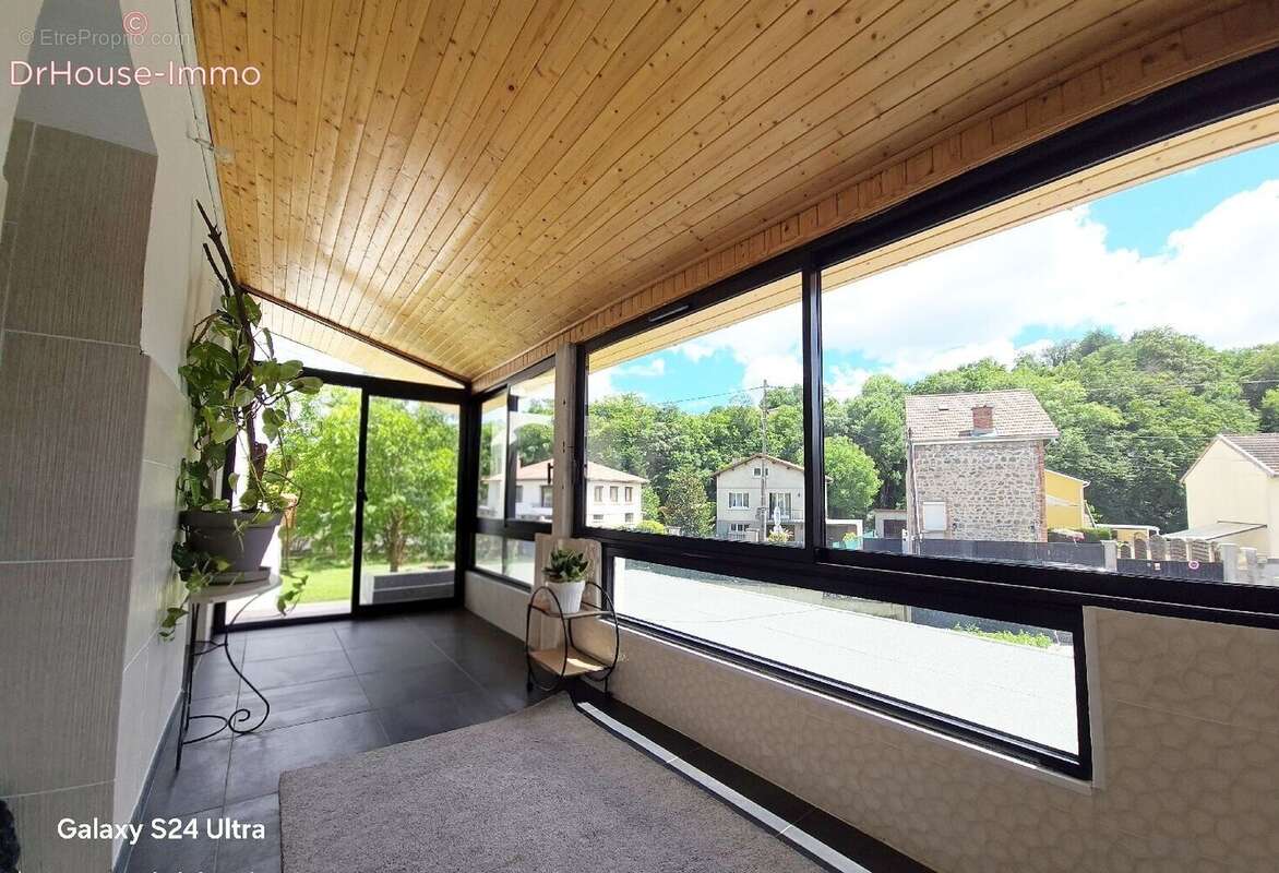 Maison 250 m² à Unieux  - photo 18
