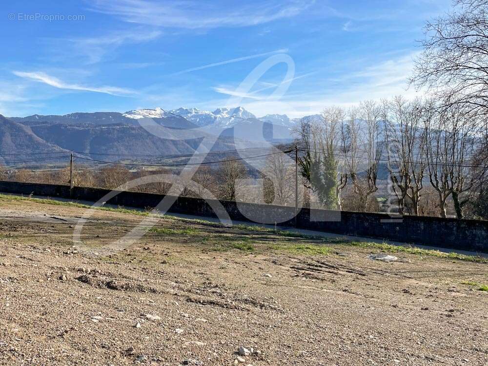 Terrain viabilisé (Lot 9) - Terrain à SAINT-PIERRE-D'ALBIGNY