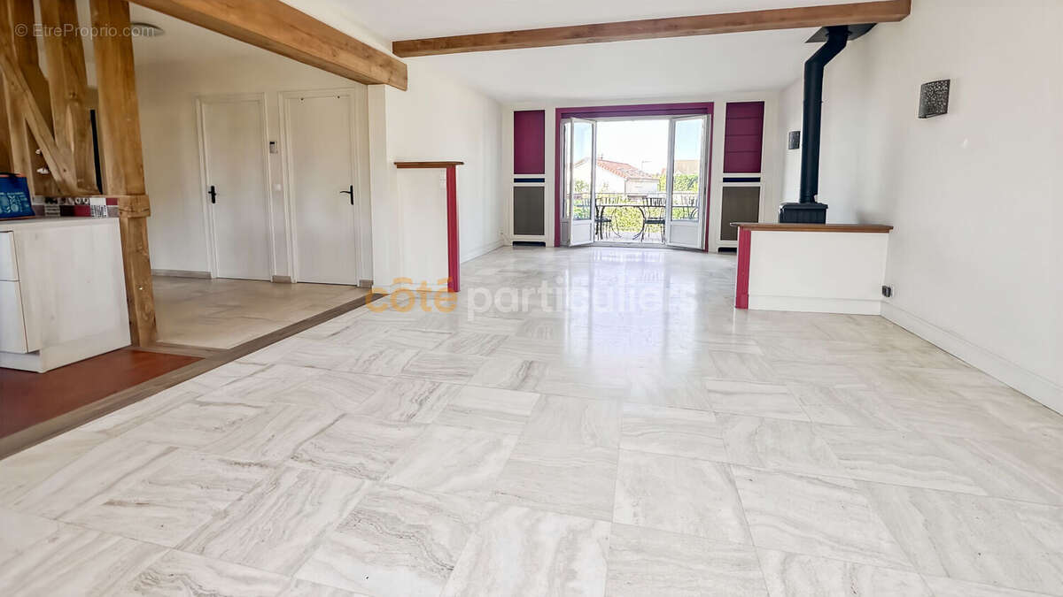 Vaste maison familiale de 185 m² avec jardin arboré et 6 chambres - photo 6