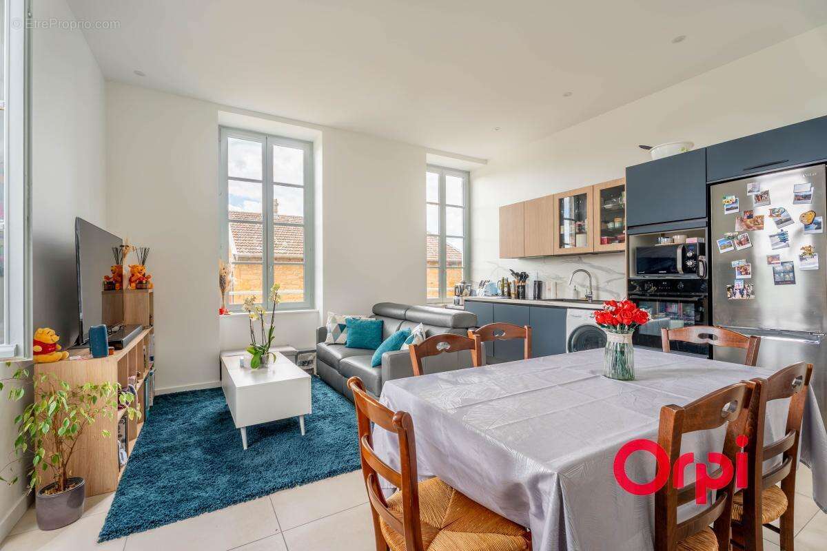 T2 rénové de 40 m² dans une bâtisse en pierres dorées - photo 3