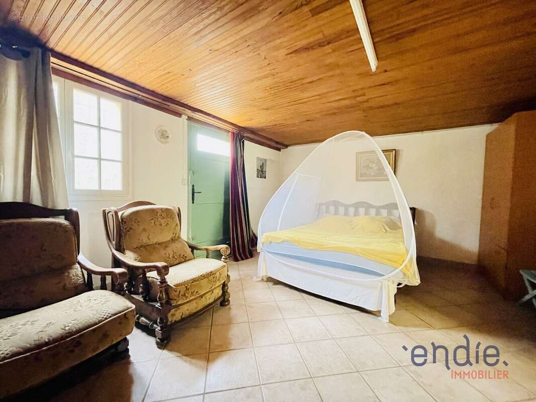 Lorgues villa t6 piscine garage - photo 25