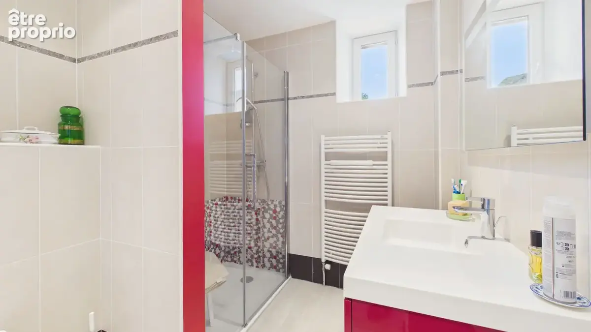 Maison 6 pièces - Centre du village - Parc arboré - photo 12