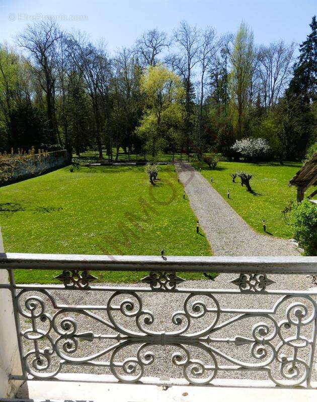 Maison à ESCOLIVES-SAINTE-CAMILLE