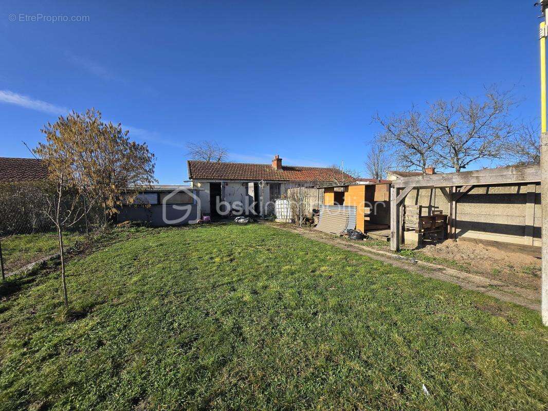 Maison à VARENNES-VAUZELLES