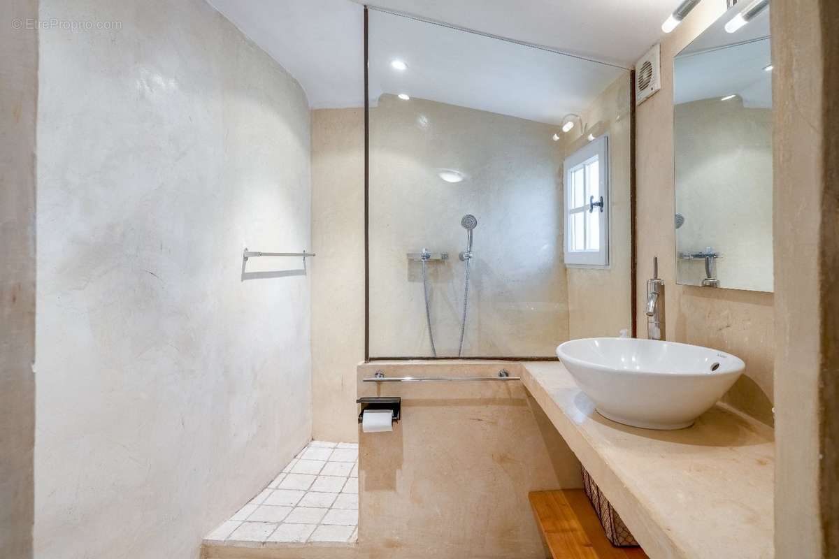 Maison à SAINT-SATURNIN-LES-APT