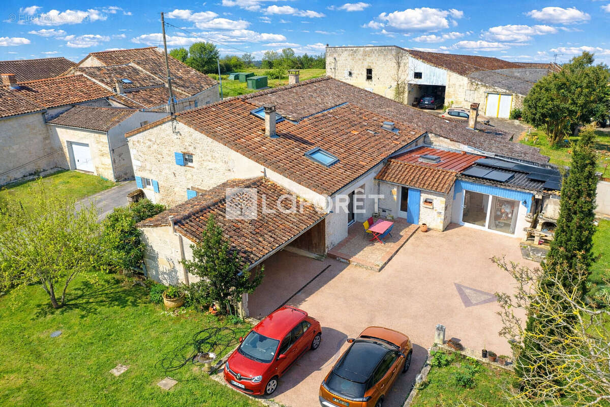 Maison à SAINT-GEORGES-DES-COTEAUX