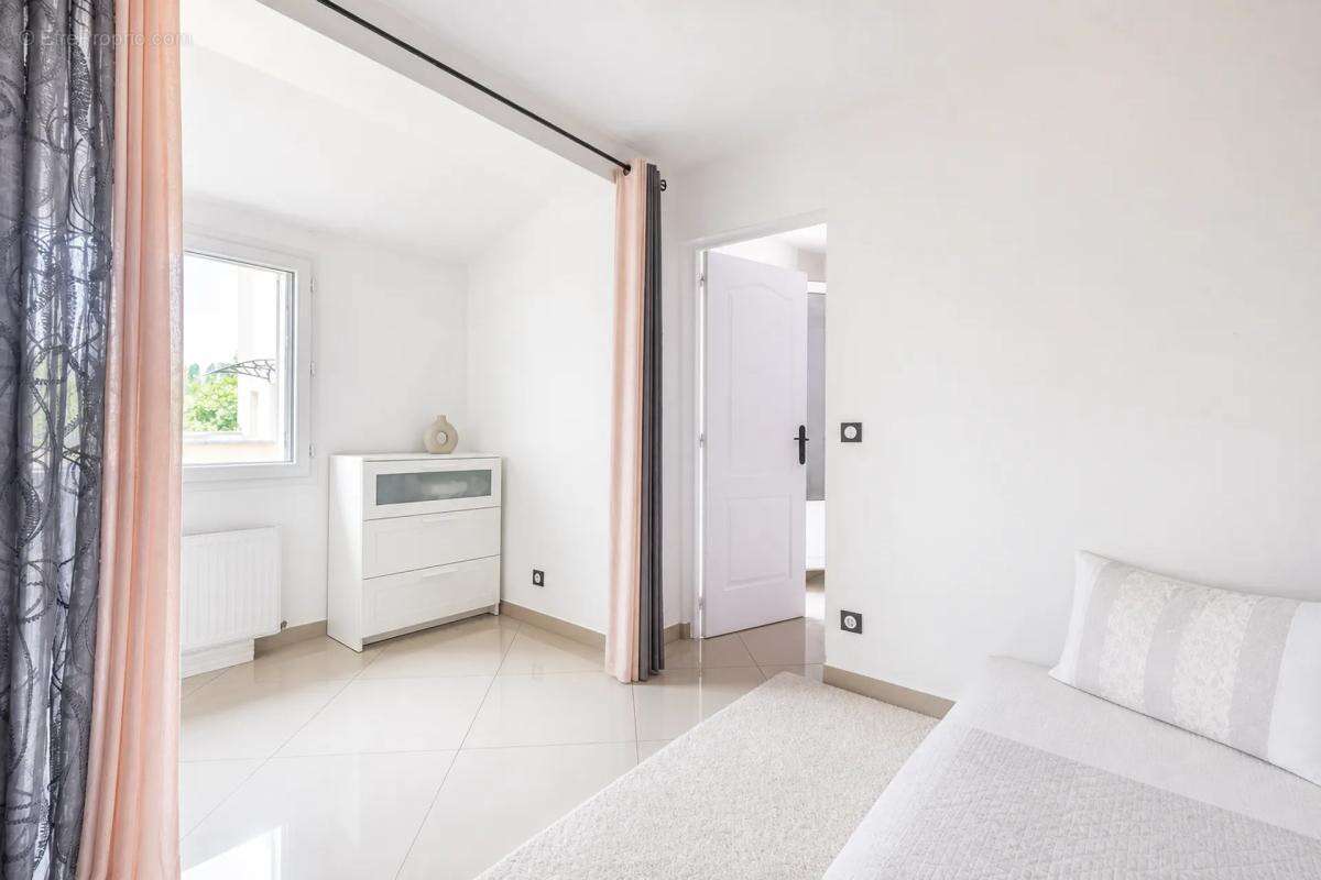 Appartement T3 rénové avec terrasse, Villeneuve-St-Georges - photo 5