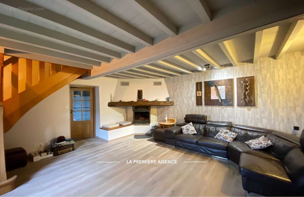 Maison à LONGESSAIGNE