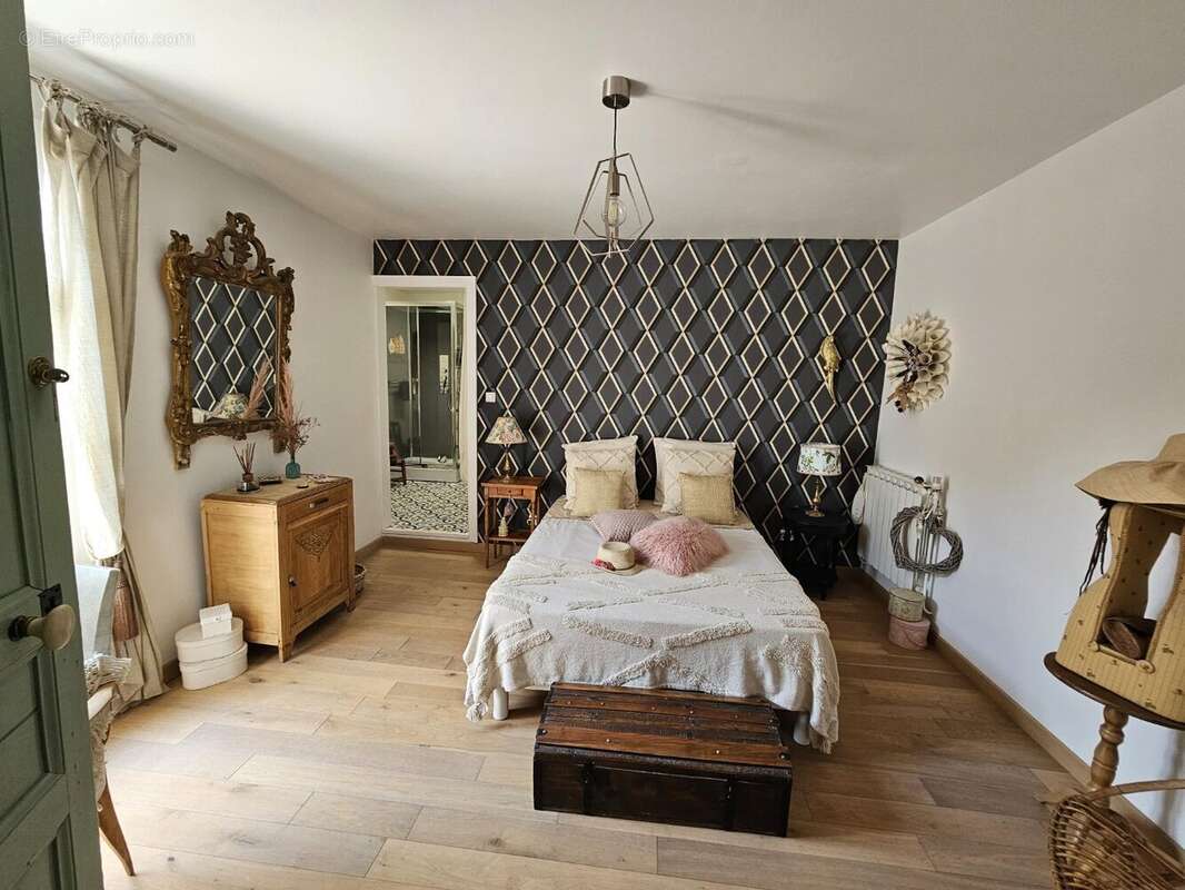 Maison de caractère, grand garage, terrasses et piscine - photo 8