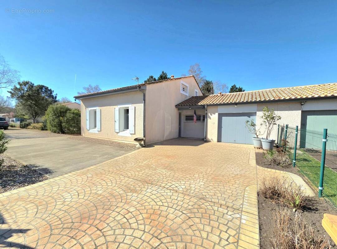 Photo 1 - Maison à ETAULIERS