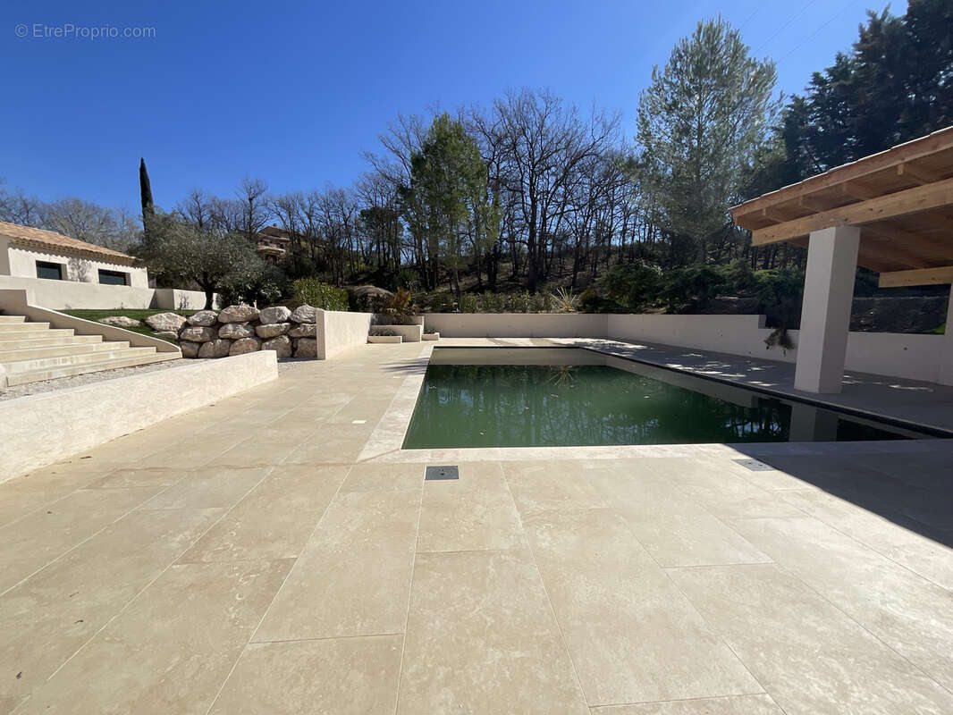 Maison à LE PUY-SAINTE-REPARADE