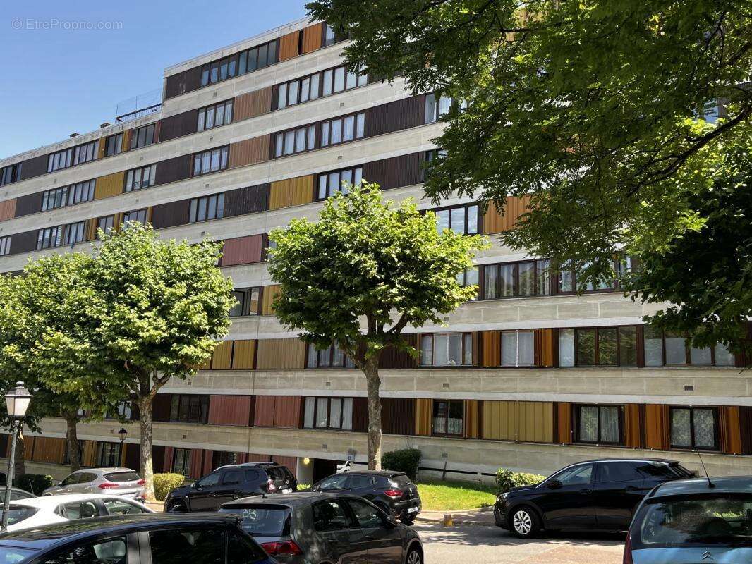 Appartement à FONTENAY-LE-FLEURY