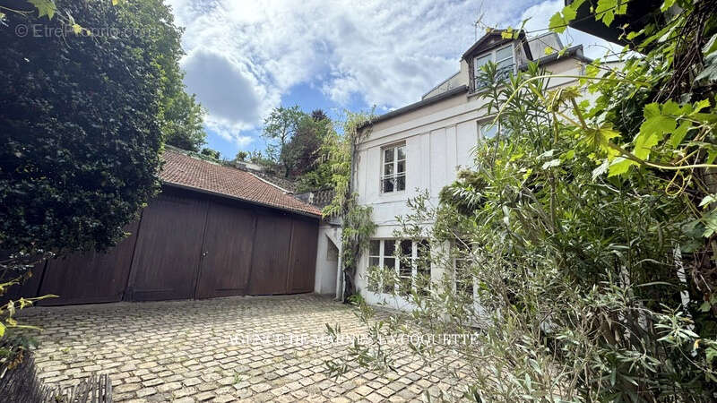 Maison à VILLE-D'AVRAY