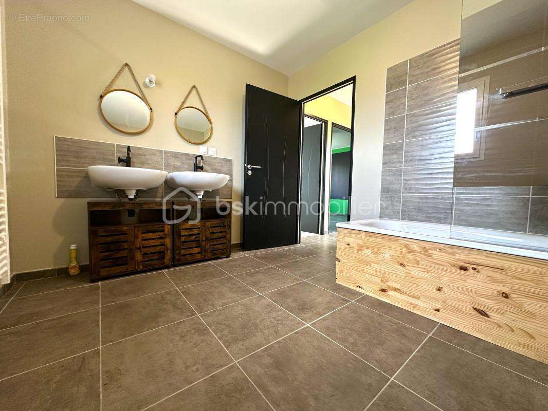 Maison à SAINT-GENIX-SUR-GUIERS