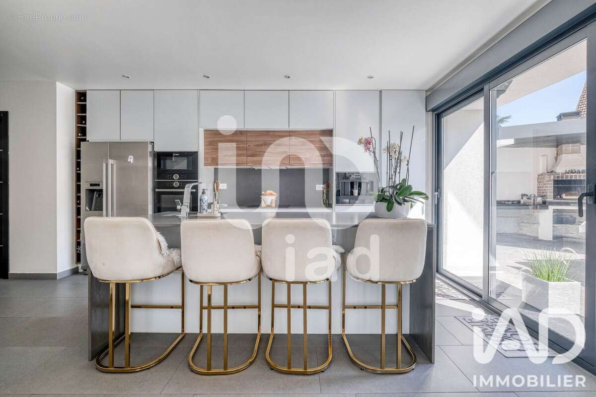 Maison 179 m² à Villeneuve-Saint-Denis  - photo 5