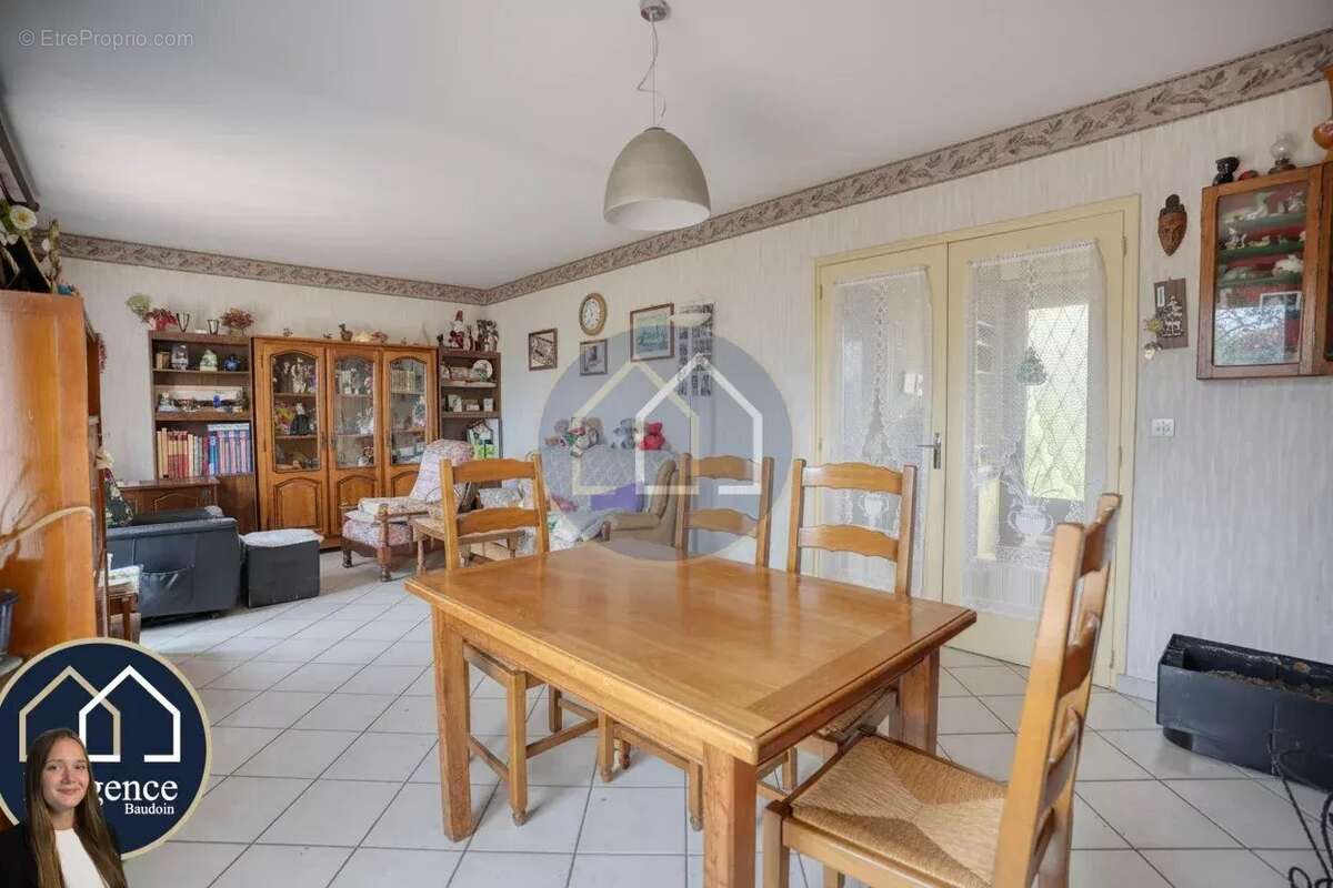 Maison à TREMBLAY-LES-VILLAGES