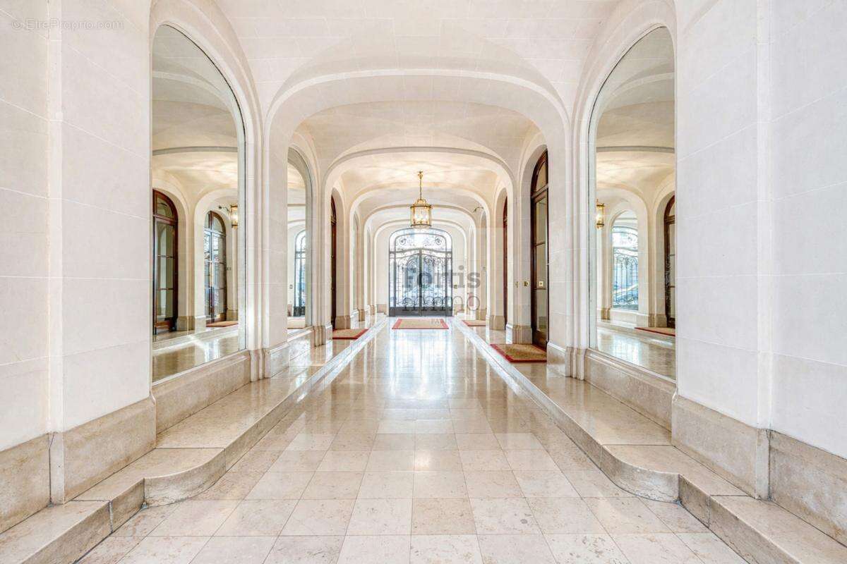 Appartement à PARIS-17E
