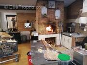 Commerce à CUGES-LES-PINS