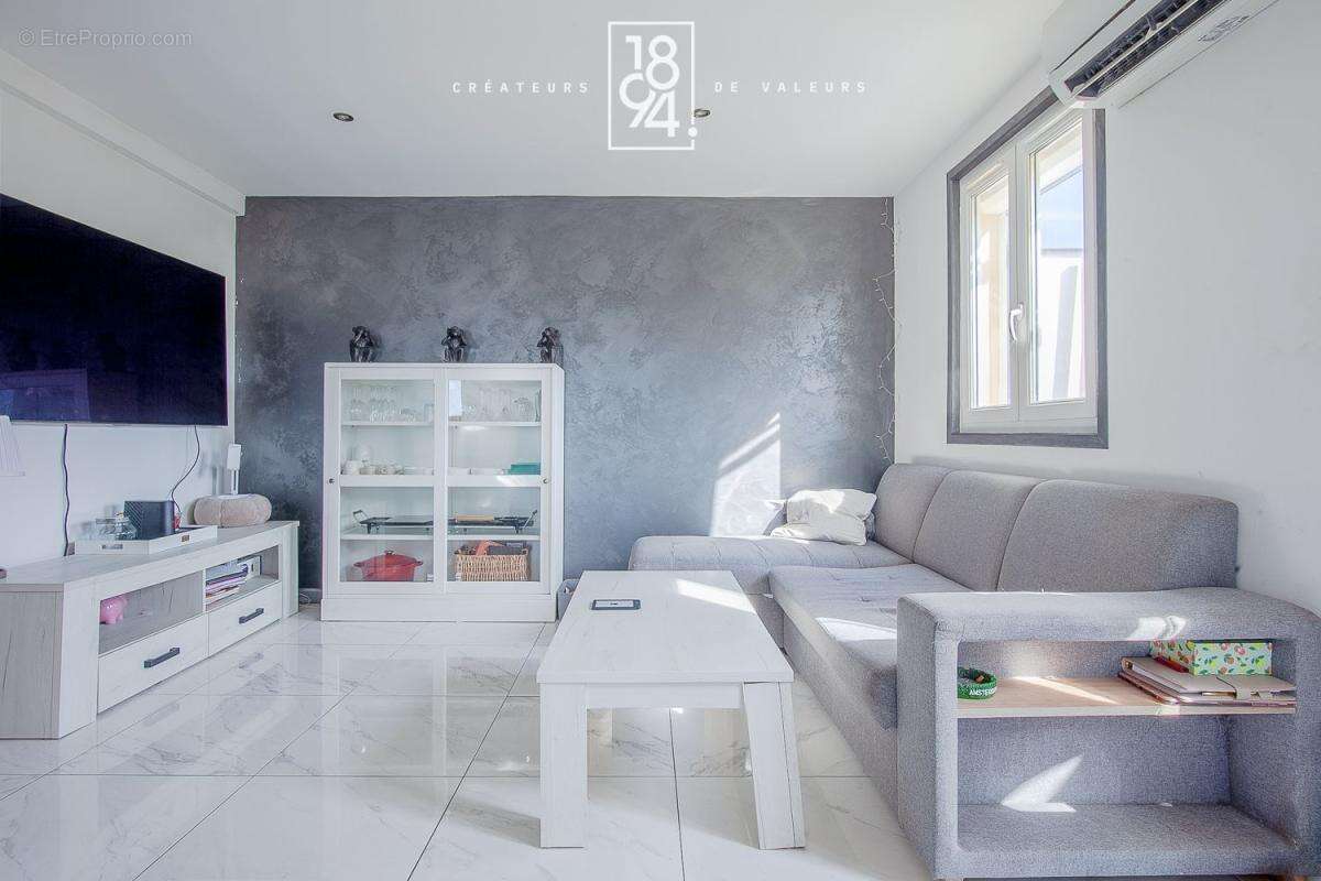 Appartement T3 à vendre Chateauneuf les Martigues (13220)  71 m²  Extérieur I Parking - photo 2