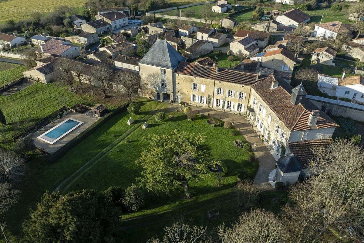 Maison à BEAUVOIR-SUR-NIORT