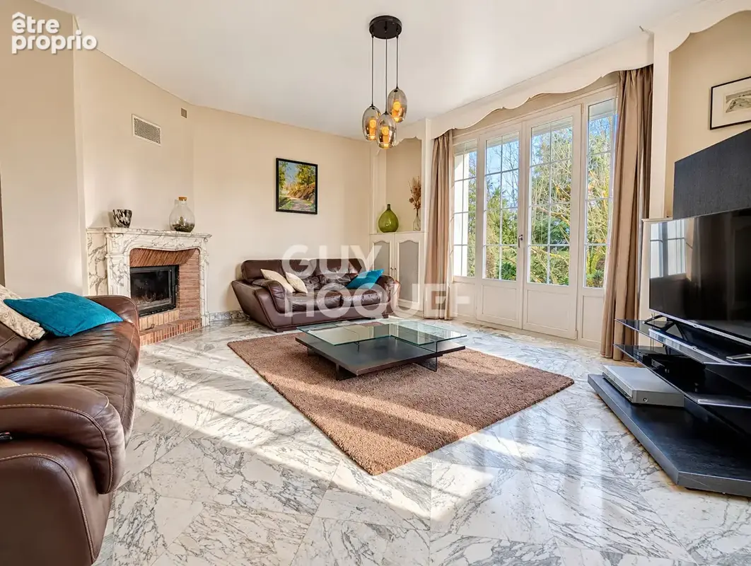 Ecole Valentin, maison 6 chambres, terrain 26 ares - photo 3