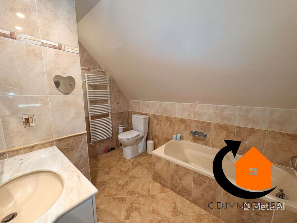 Maison 96 m² à Landelles  - photo 10