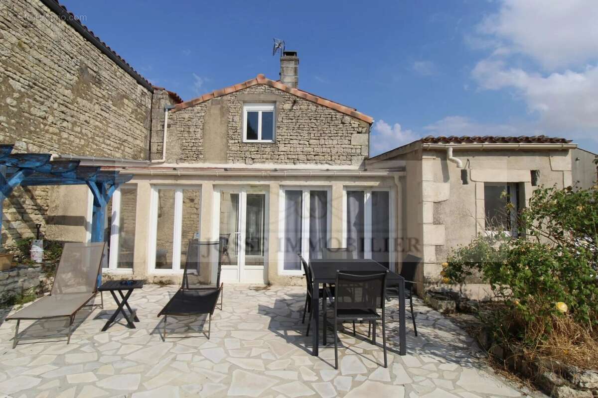 Maison 156 m² à Saint-Georges-Du-Bois  - photo 3