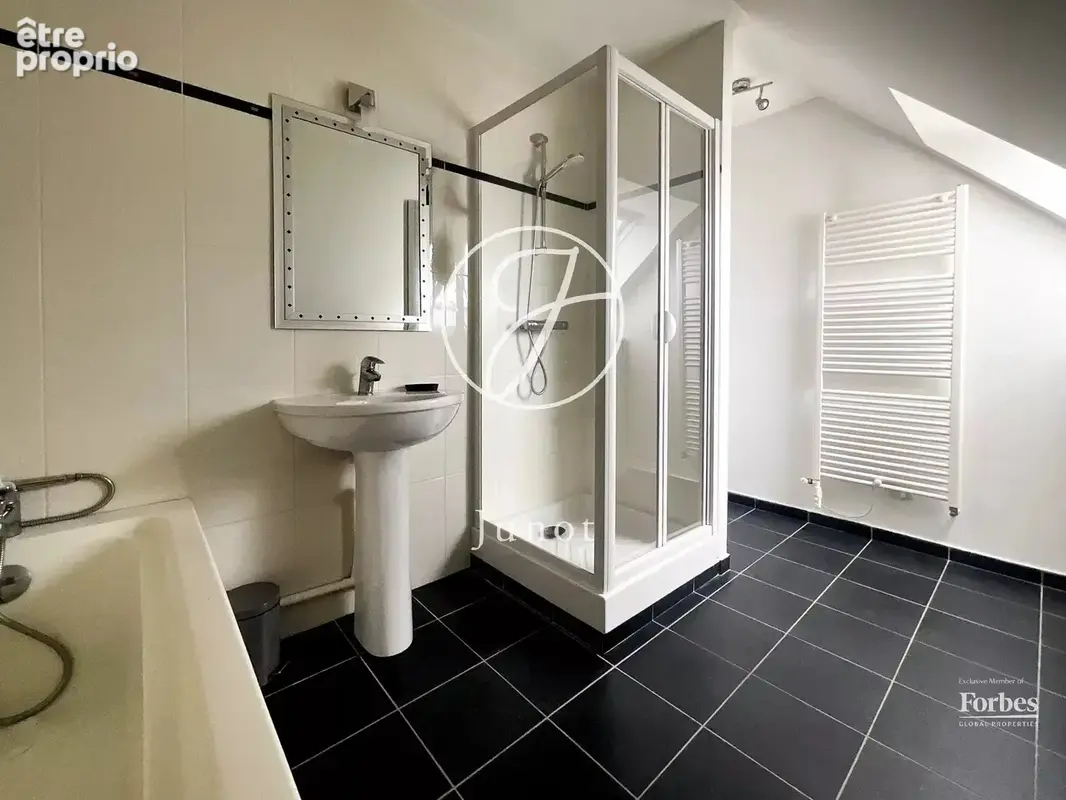 Capinghem - CENTRE - Maison à vendre - 7 pièces - 201m² - 5 chambres - Bureau - Jardin - Garage et parkings - photo 10