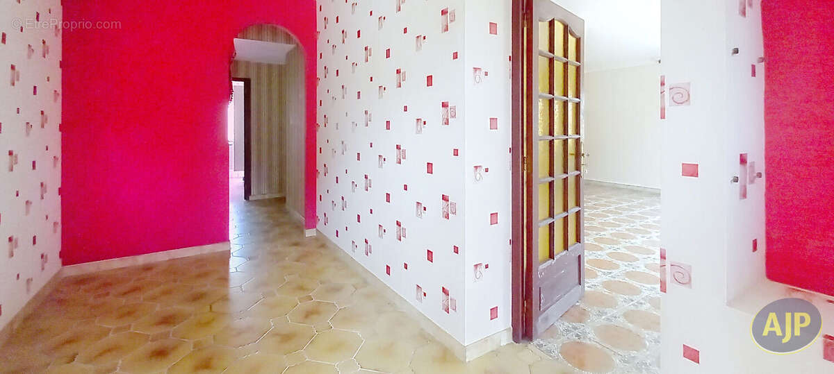 Maison à LA CHAPELLE-GLAIN