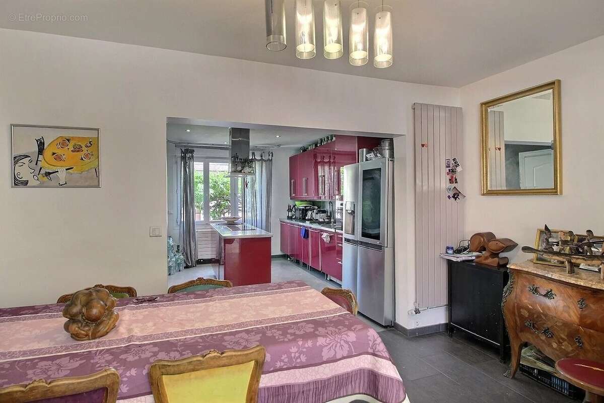 Maison à SAINT-MAUR-DES-FOSSES