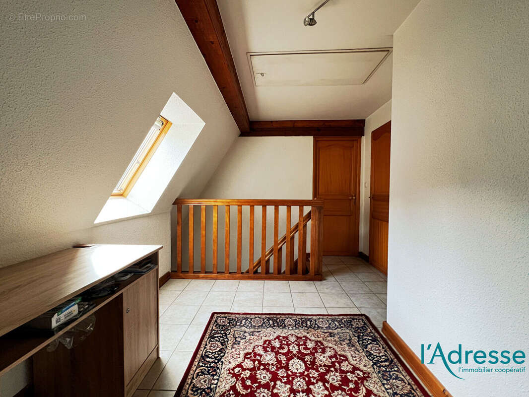 Appartement  en duplex F4 - avec stationnements et jardin - photo 9