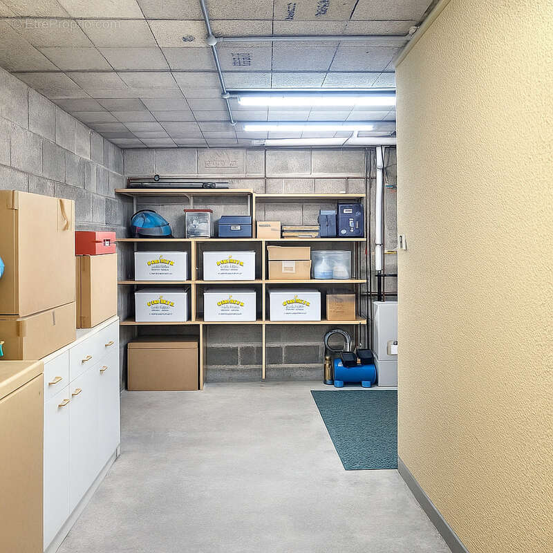 Maison à COMMELLE-VERNAY