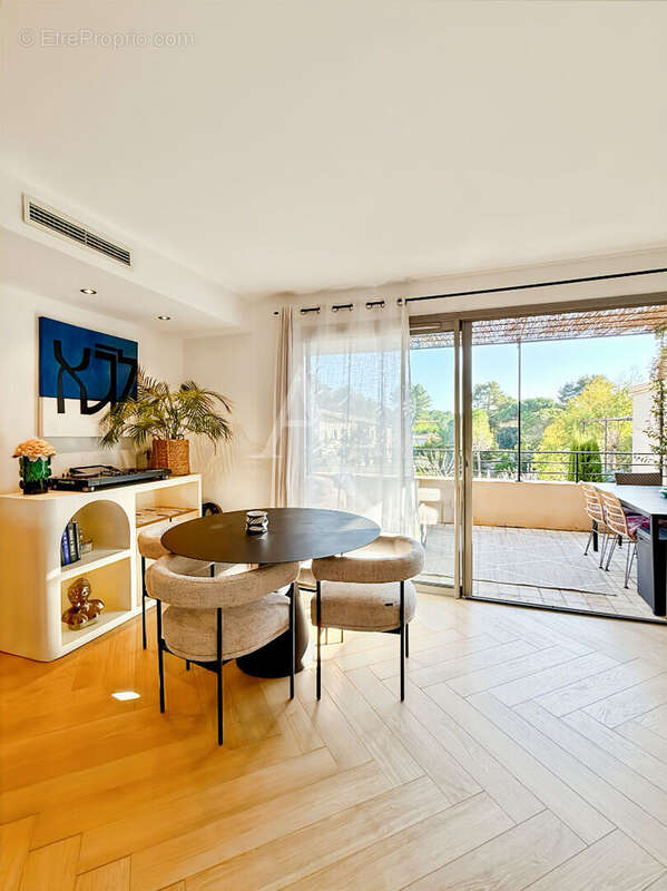 Appartement à MOUGINS
