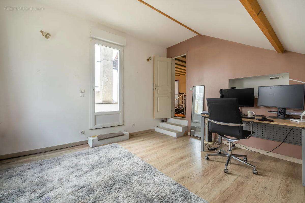 Maison à CORBEIL-ESSONNES