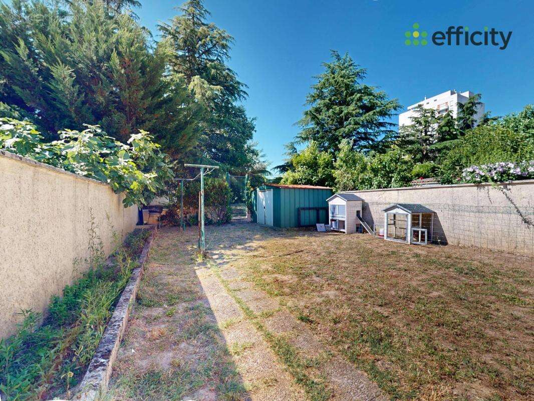 Maison 113 m² à Saint-Fons  - photo 21