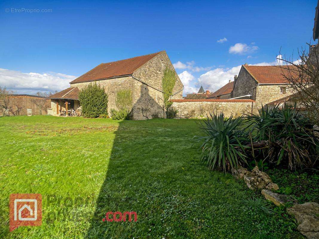 Maison à PRECY-LE-SEC