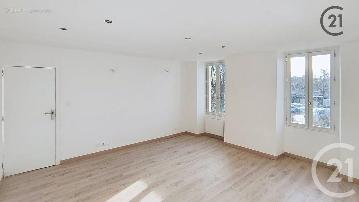 Appartement à BRIE-COMTE-ROBERT