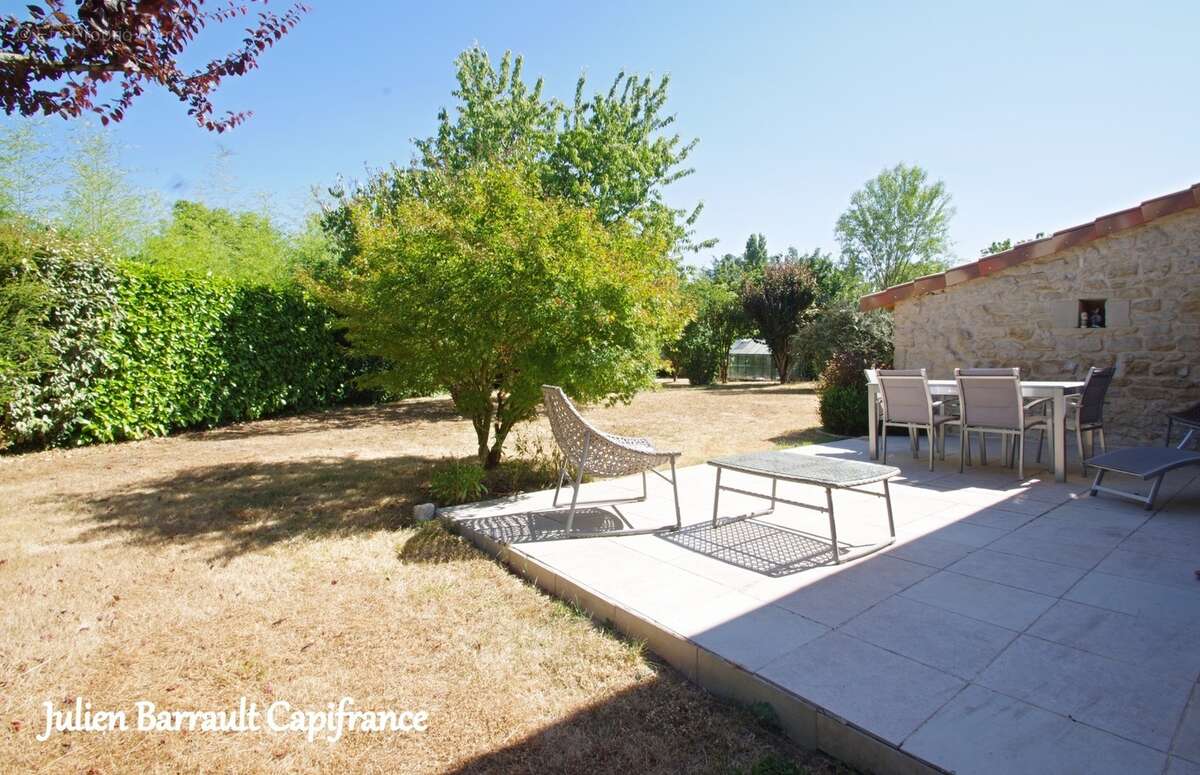 Maison familiale en pierre de 150m² avec 3 chambres rénovée en 2006 sur un terrain arboré et clos de 1617 m² - photo 21