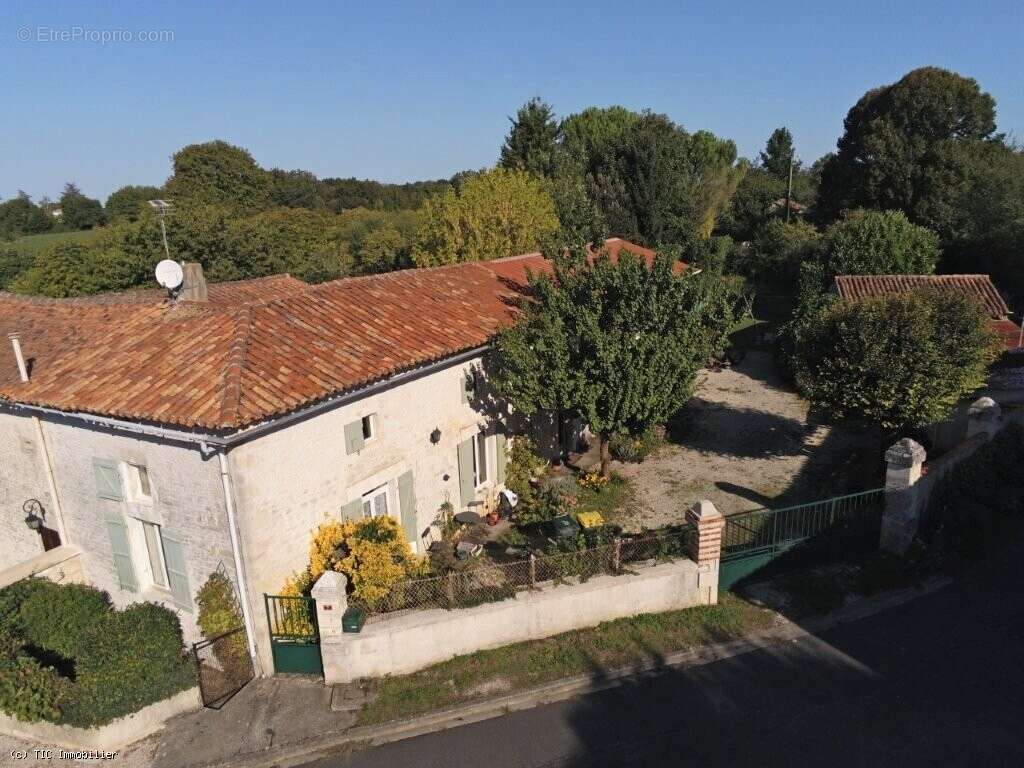 Maison de Caractère avec 5 Chambres Avec Terrain, 6 Minutes d'Aunac-Sur-Charente - photo 28