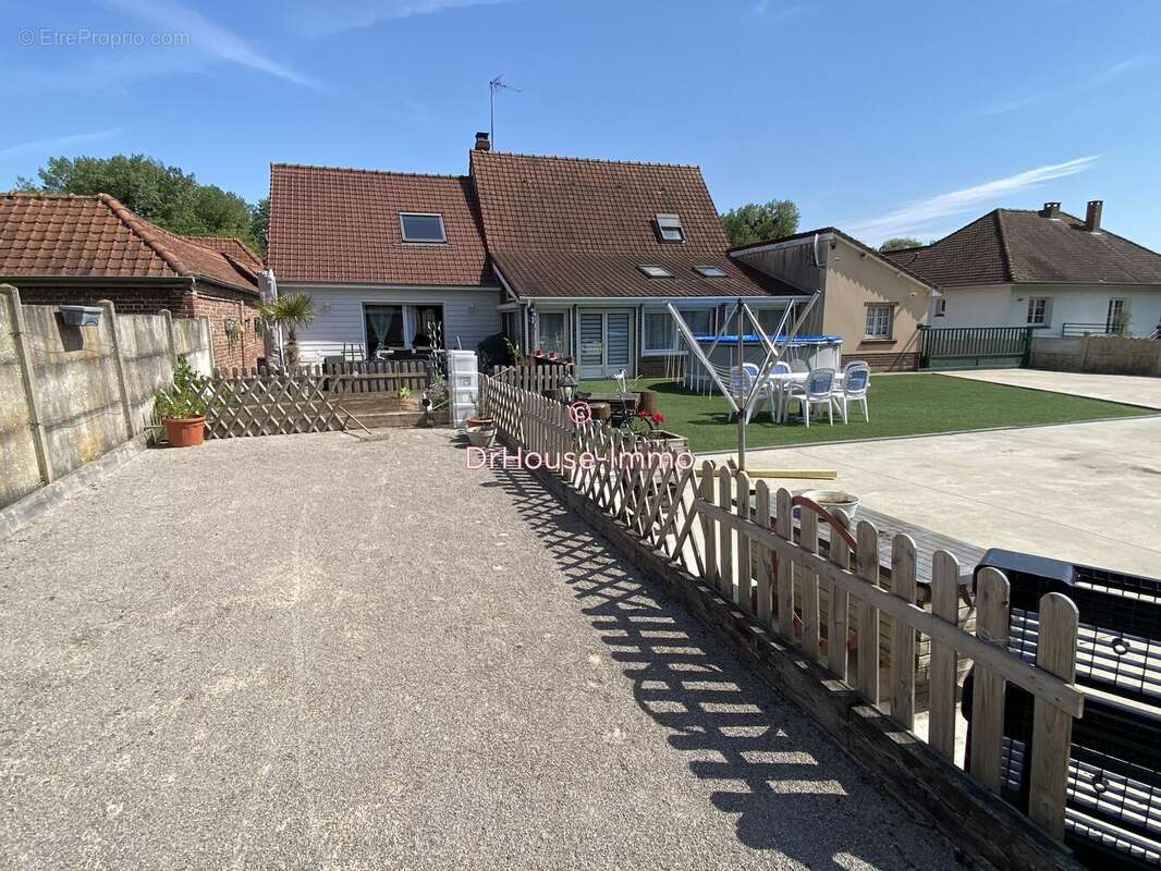 Maison à BEAURAINVILLE