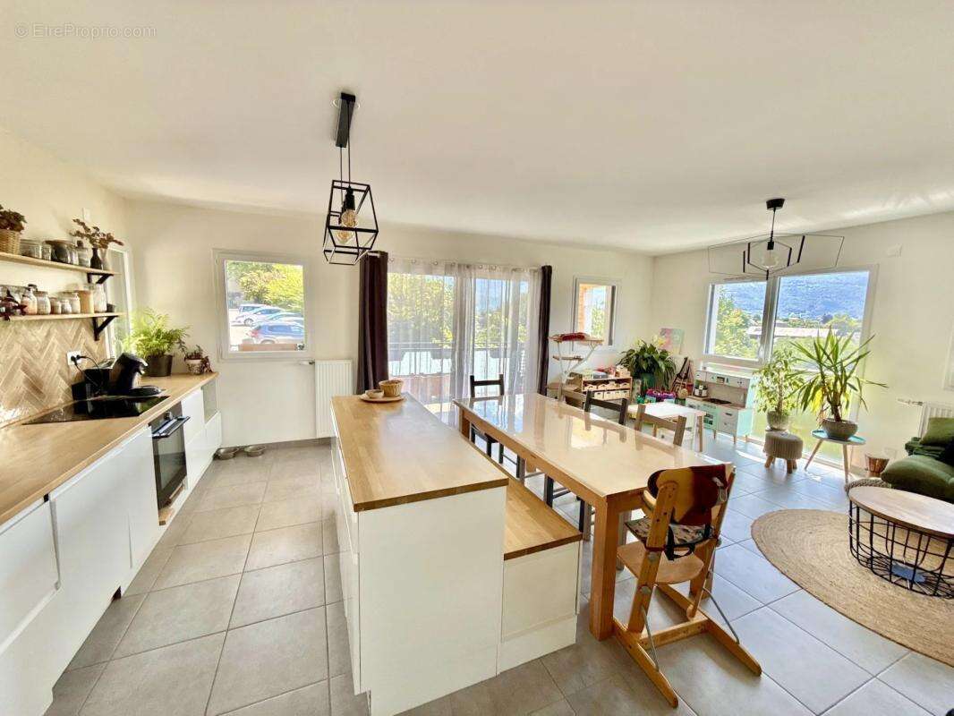 Appartement à SAINT-JEOIRE-PRIEURE