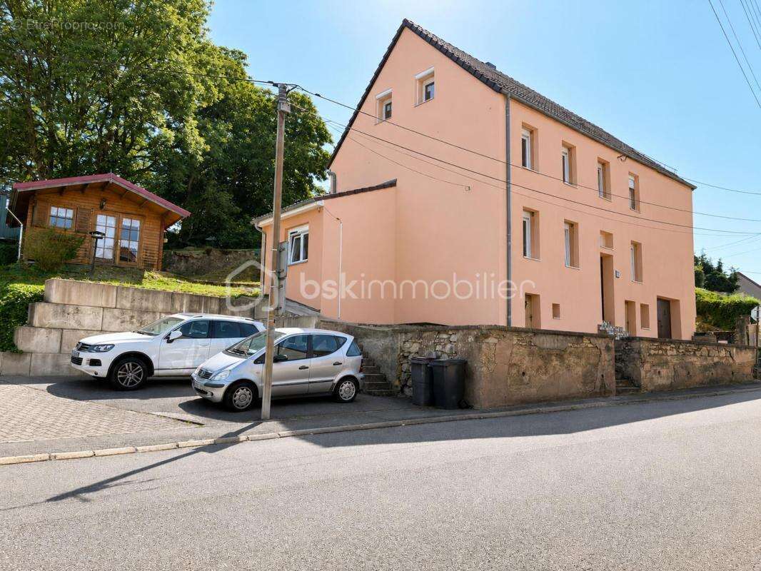 Maison familiale avec un potentiel de revenu locatif - photo 2
