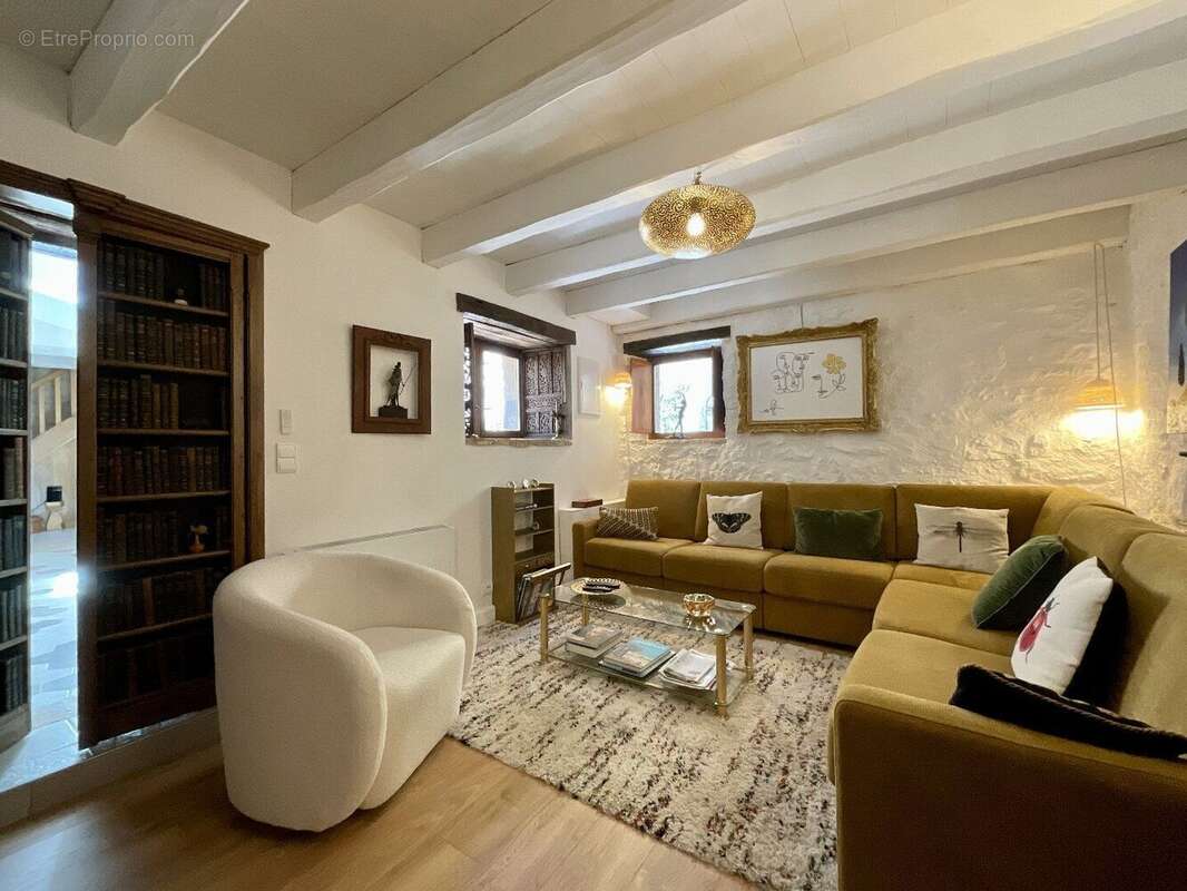 Maison de bourg + jardin + dépendance - photo 3