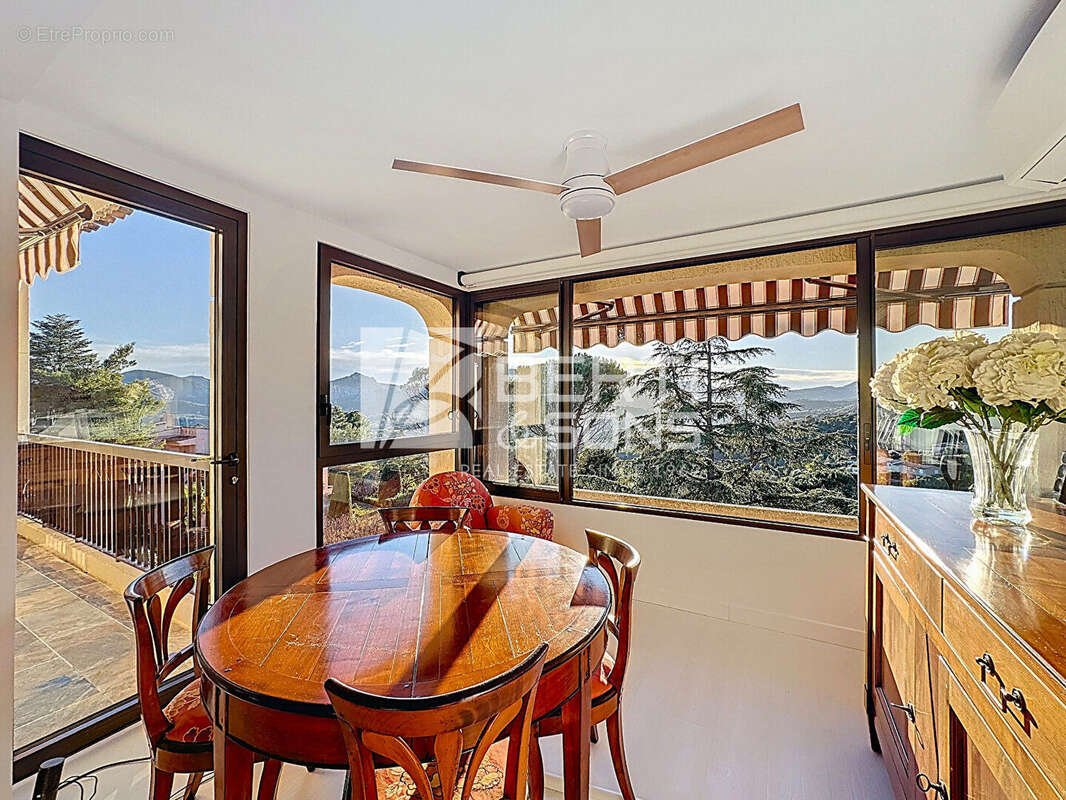 Appartement à MANDELIEU-LA-NAPOULE