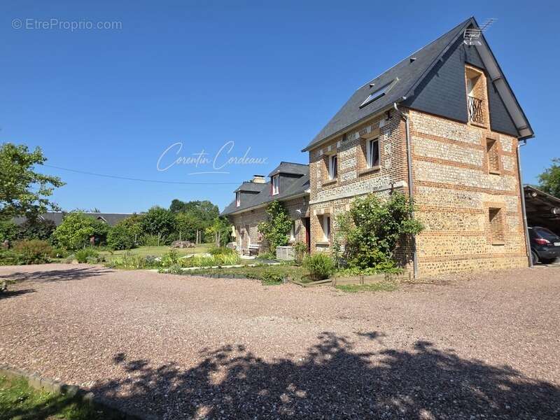 Maison de caractère en brique et silex – XIXe siècle – Environ 193 m² habitables – Terrain de 3 200 m² - photo 5