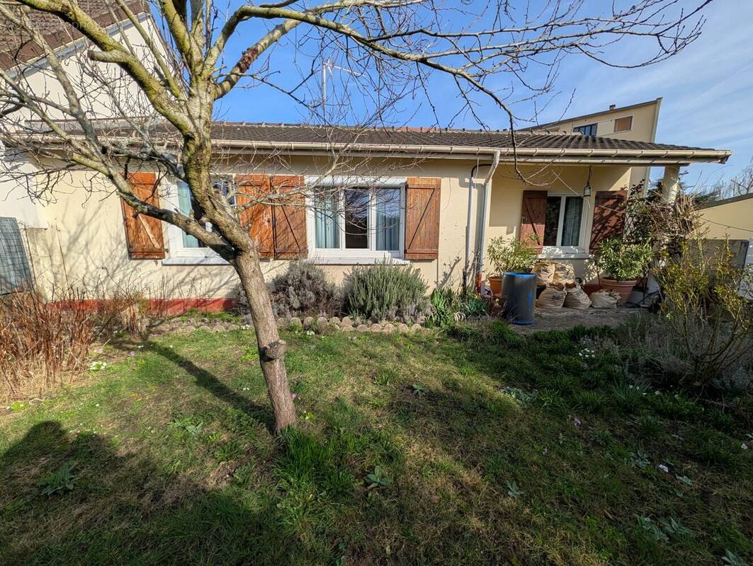 Maison à LES CLAYES-SOUS-BOIS