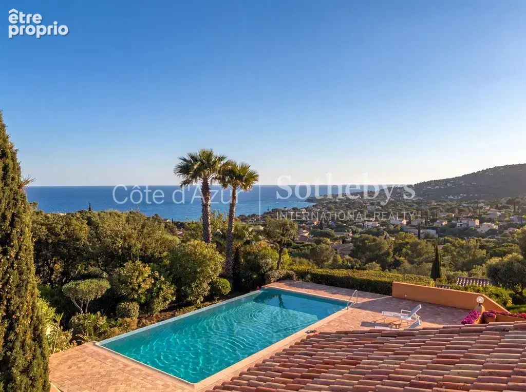 Villa provençale vue mer : terrain 1 500 m² avec piscine, secteur résidentiel proche plages Estérel - photo 2