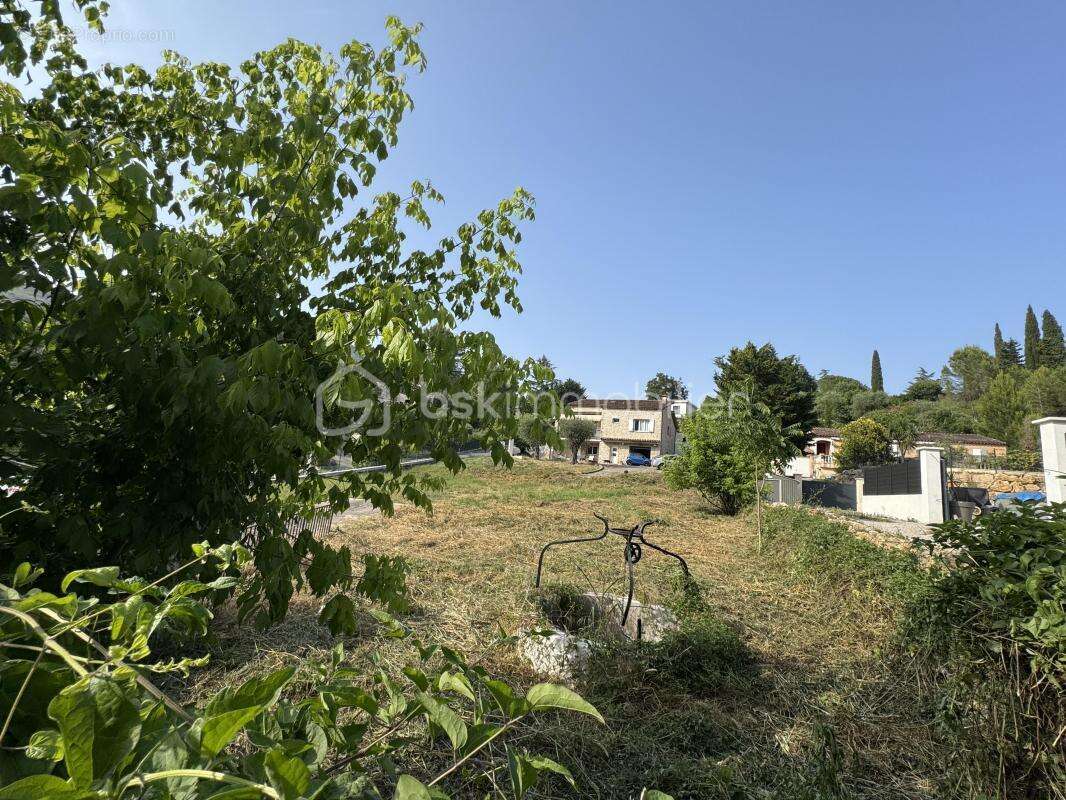 Terrain constructible 913 m² dans un quartier résidentiel et au calme - photo 4