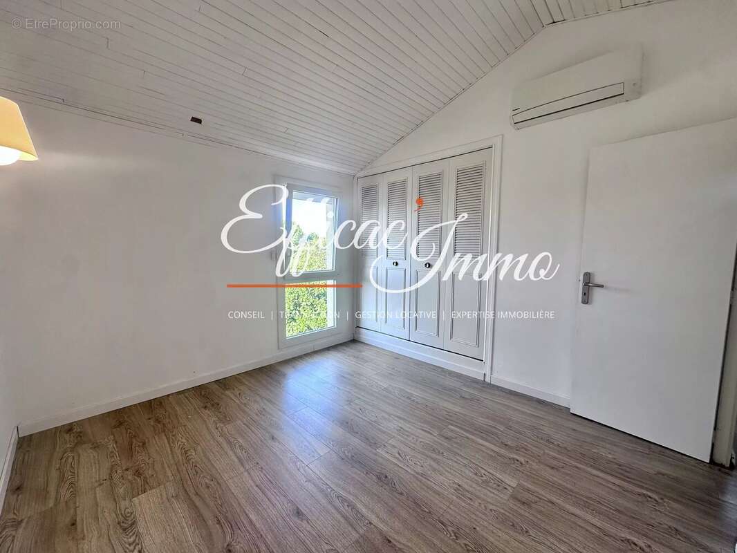 Villa 3 faces entièrement rénovée avec piscine - photo 11